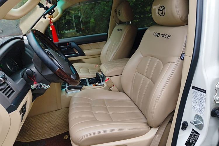 Used Toyota Land Cruiser 2015 4.0L V6 Middle East Limited Edition Left Front Seat