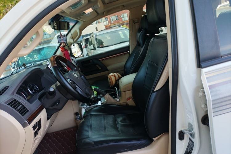 Used Toyota Land Cruiser 2015 4.0L V6 Middle East Limited Edition Left Front Seat