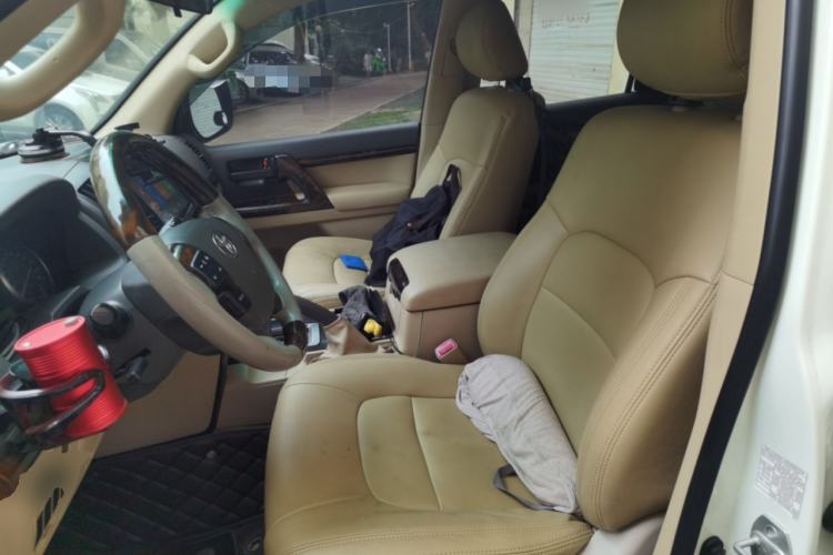 Used Toyota Land Cruiser 2015 4.0L V6 Middle East Low-Trim Version Left Front Seat