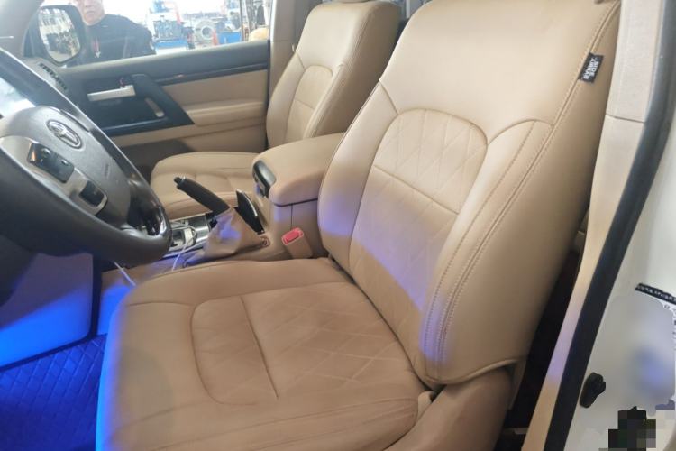 Used Toyota Land Cruiser 2015 4.0L 5-Seater Middle East Version Left Front Seat