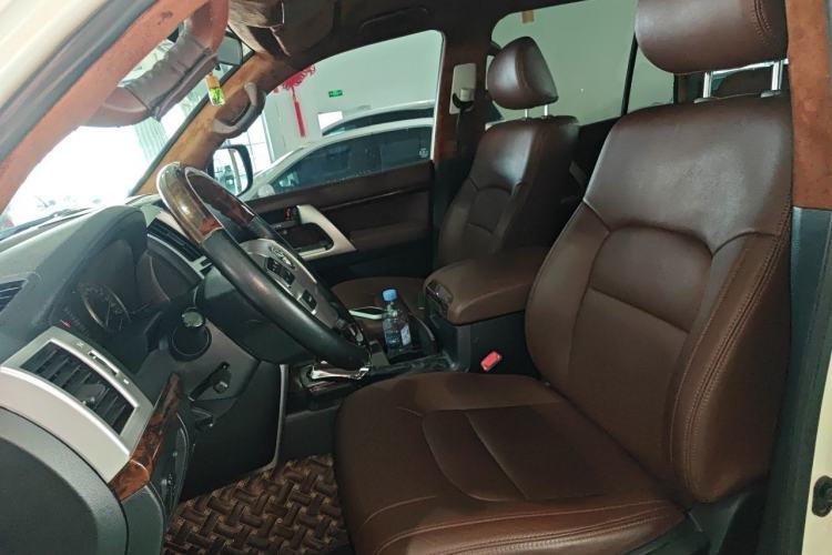 Used Toyota Land Cruiser 2015 4.0L V6 Middle East Low-Trim Version Left Front Seat