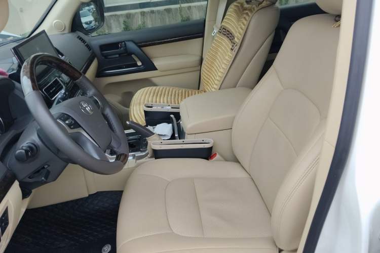 Used Toyota Land Cruiser 2015 4.0L V6 Middle East Low-Trim Version Left Front Seat