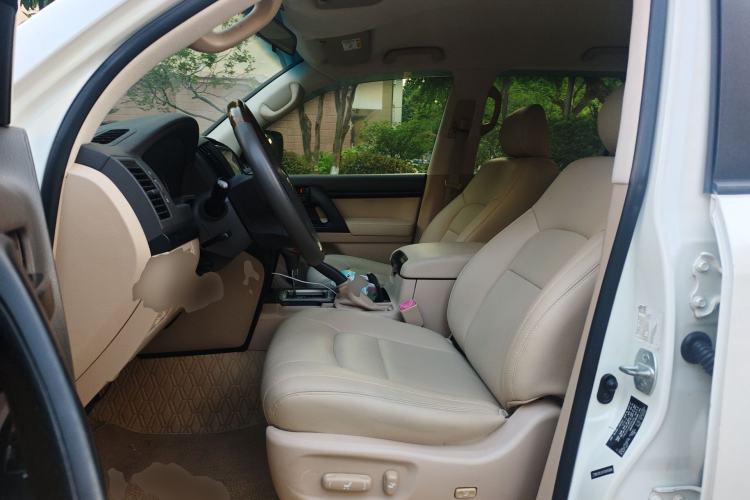 Used Toyota Land Cruiser 2015 4.0L V6 Middle East Low-Trim Version Left Front Seat