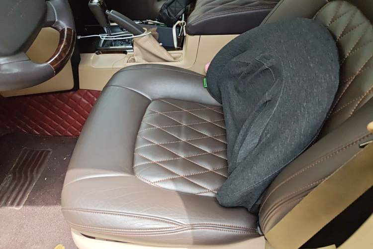 Used Toyota Land Cruiser 2015 4.0L V6 Middle East Low-Trim Version Left Front Seat