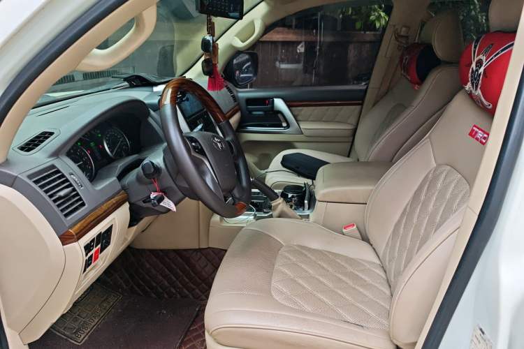 Used Toyota Land Cruiser 2015 4.0L V6 Middle East Low-Trim Version Left Front Seat