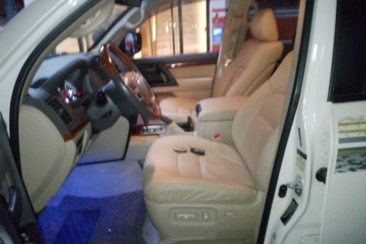 Used Toyota Land Cruiser 2015 4.0L V6 Middle East Limited Edition Left Front Seat