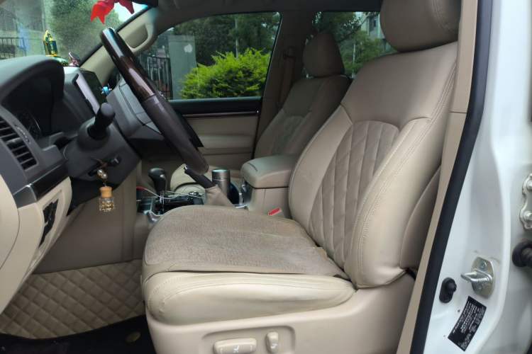 Used Toyota Land Cruiser 2015 4.0L V6 Middle East Low-Trim Version Left Front Seat