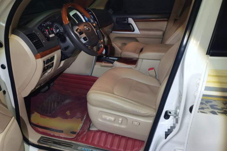 Used Toyota Land Cruiser 2015 4.6L V8 Middle East Limited Edition Left Front Seat