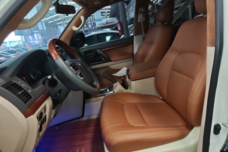 Used Toyota Land Cruiser 2015 4.0L V6 Middle East Low-Trim Version Left Front Seat