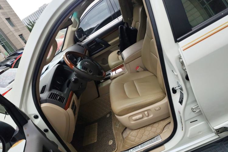 Used Toyota Land Cruiser 2015 4.0L V6 Middle East Low-Trim Version Left Front Seat