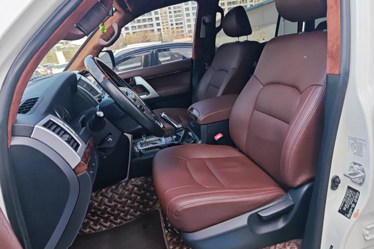 Used Toyota Land Cruiser 2015 4.0L V6 Middle East Low-Trim Version Left Front Seat