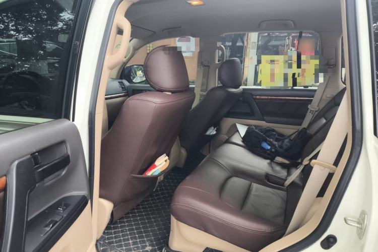 Used Toyota Land Cruiser 2015 4.0L V6 Middle East Low-Trim Version Left Rear Seat