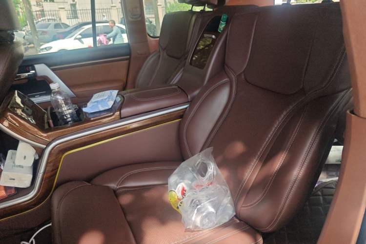 Used Toyota Land Cruiser 2015 4.0L 5-Seater Middle East Version Left Rear Seat