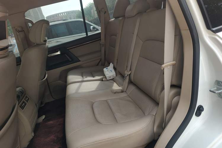 Used Toyota Land Cruiser 2015 4.0L V6 Middle East Low-Trim Version Left Rear Seat