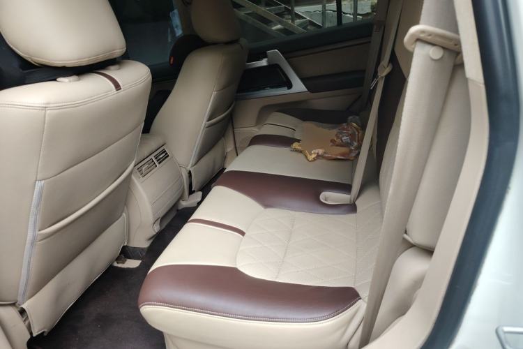 Used Toyota Land Cruiser 2015 4.0L V6 Middle East Low-Trim Version Left Rear Seat