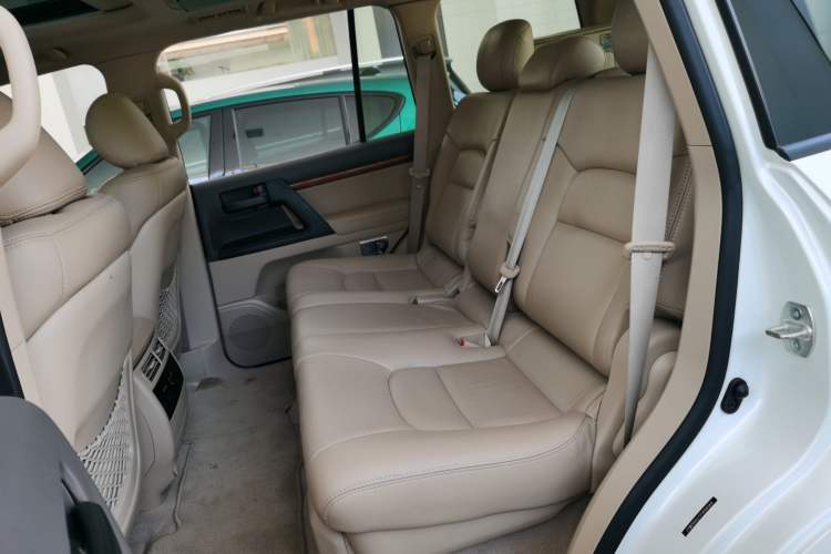 Used Toyota Land Cruiser 2015 4.6L V8 Low-Power Version Middle East Edition Left Rear Seat