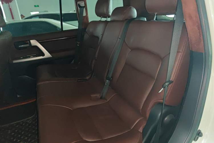 Used Toyota Land Cruiser 2015 4.0L V6 Middle East Low-Trim Version Left Rear Seat