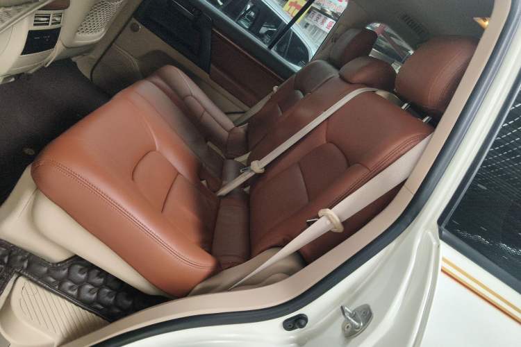 Used Toyota Land Cruiser 2015 4.0L GX-R U.S. Specification Left Rear Seat