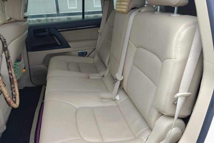 Used Toyota Land Cruiser 2015 4.0L V6 Middle East Low-Trim Version Left Rear Seat