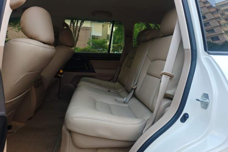 Used Toyota Land Cruiser 2015 4.0L V6 Middle East Low-Trim Version Left Rear Seat