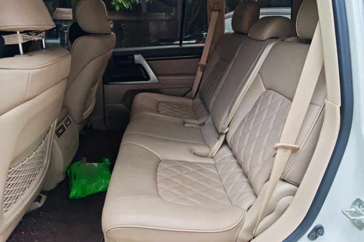 Used Toyota Land Cruiser 2015 4.0L V6 Middle East Low-Trim Version Left Rear Seat