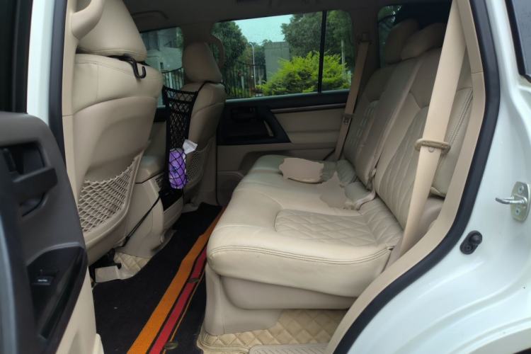 Used Toyota Land Cruiser 2015 4.0L V6 Middle East Low-Trim Version Left Rear Seat