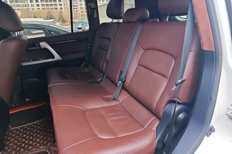 Used Toyota Land Cruiser 2015 4.0L V6 Middle East Low-Trim Version Left Rear Seat