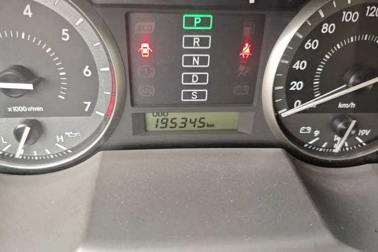 Used Toyota Land Cruiser 2015 4.0L VX-R 8-Seater Middle East Version Odometer Close Up