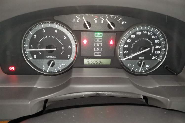 Used Toyota Land Cruiser 2015 4.0L V6 Middle East Limited Edition Odometer Close Up