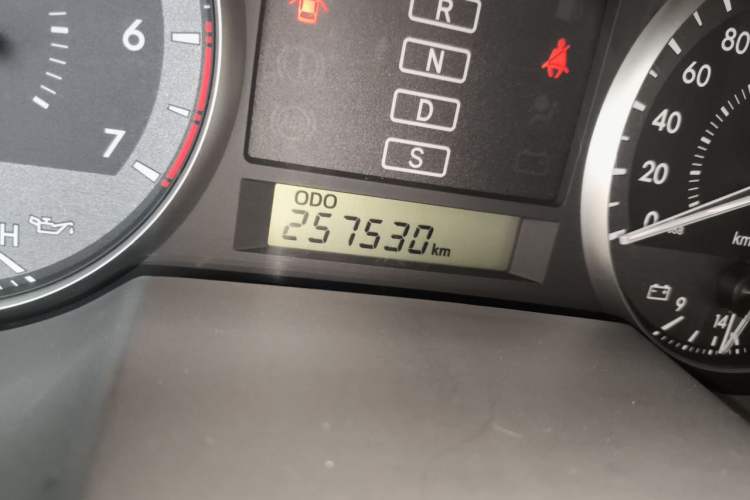 Used Toyota Land Cruiser 2015 4.0L V6 Middle East Low-Trim Version Odometer Close Up