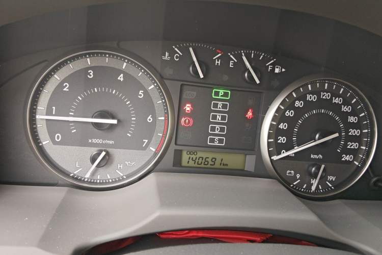 Used Toyota Land Cruiser 2015 4.0L V6 Middle East Limited Edition Odometer Close Up