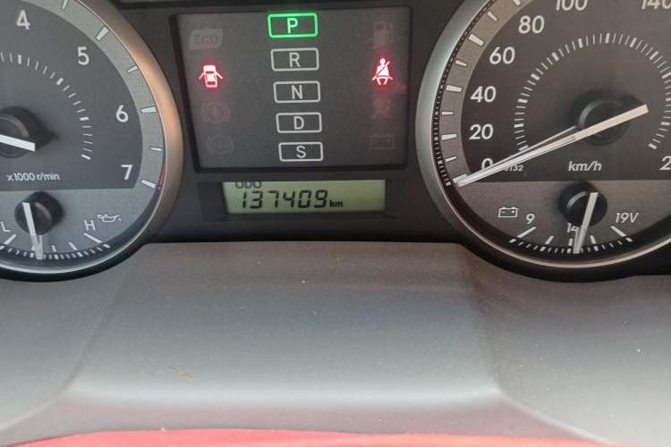 Used Toyota Land Cruiser 2015 4.0L V6 Middle East Limited Edition Odometer Close Up