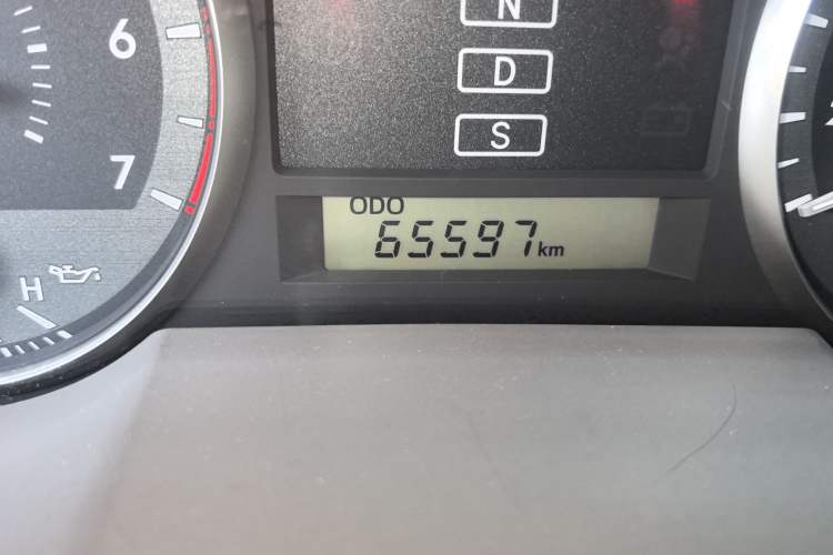 Used Toyota Land Cruiser 2015 4.0L 8-Seater Middle East Version Odometer Close Up