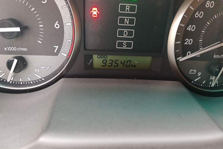 Used Toyota Land Cruiser 2015 4.0L V6 Middle East Limited Edition Odometer Close Up