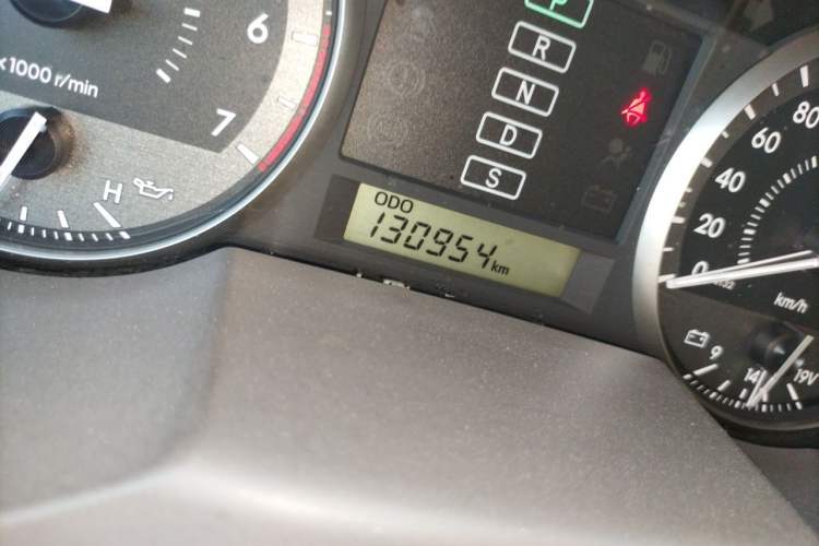 Used Toyota Land Cruiser 2015 4.0L V6 Middle East Limited Edition Odometer Close Up