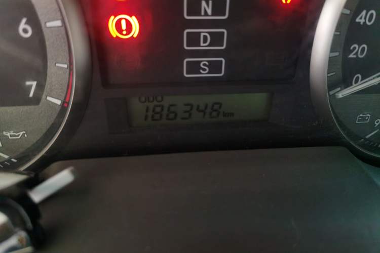 Used Toyota Land Cruiser 2015 4.0L V6 Middle East Low-Trim Version Odometer Close Up