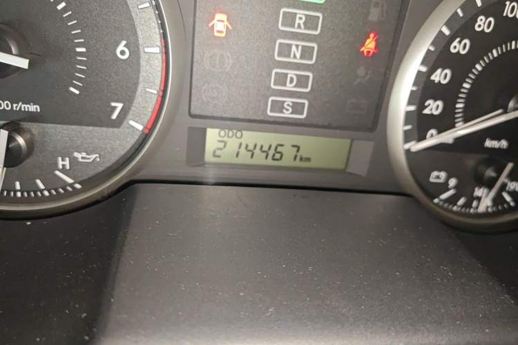 Used Toyota Land Cruiser 2015 4.0L V6 Middle East Low-Trim Version Odometer Close Up