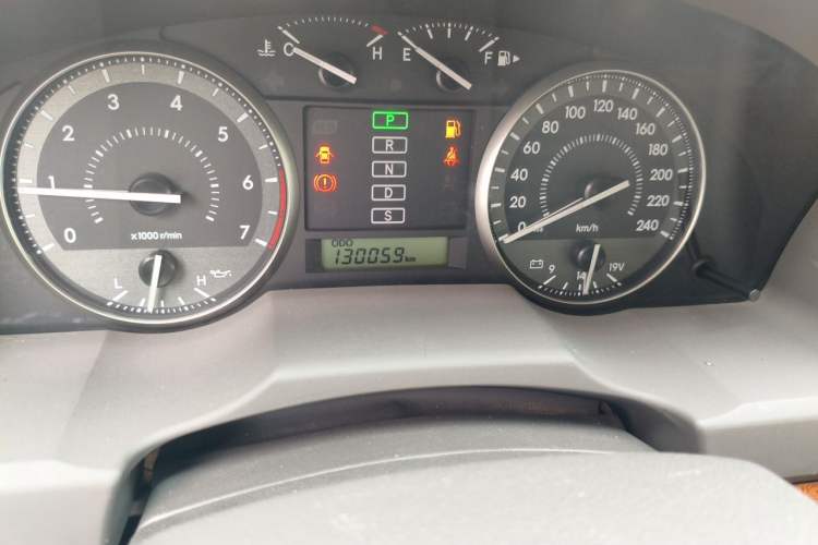 Used Toyota Land Cruiser 2015 4.0L V6 Middle East Limited Edition Odometer Close Up