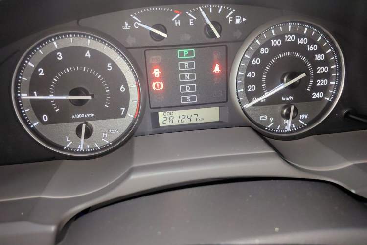 Used Toyota Land Cruiser 2015 4.0L V6 Middle East Low-Trim Version Odometer Close Up