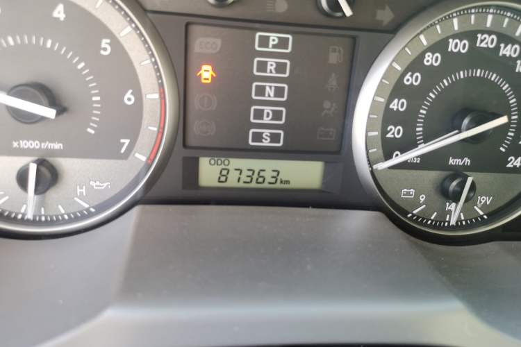Used Toyota Land Cruiser 2015 4.0L V6 Middle East Low-Trim Version Odometer Close Up