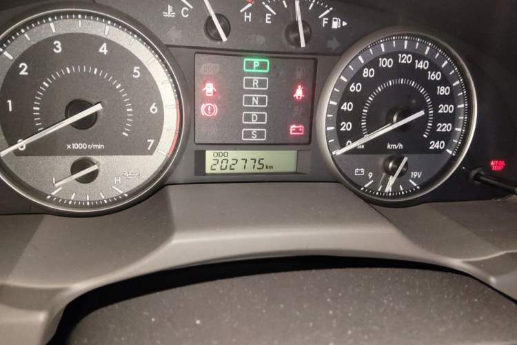 Used Toyota Land Cruiser 2015 4.0L V6 Middle East Low-Trim Version Odometer Close Up