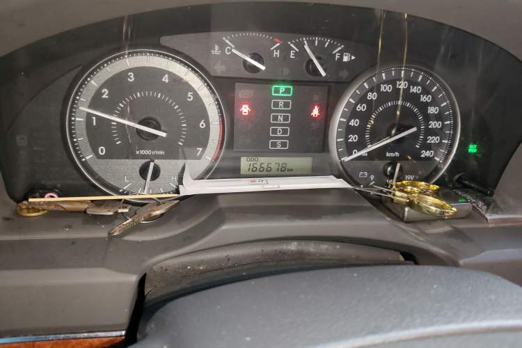 Used Toyota Land Cruiser 2015 4.0L V6 Middle East Limited Edition Odometer Close Up