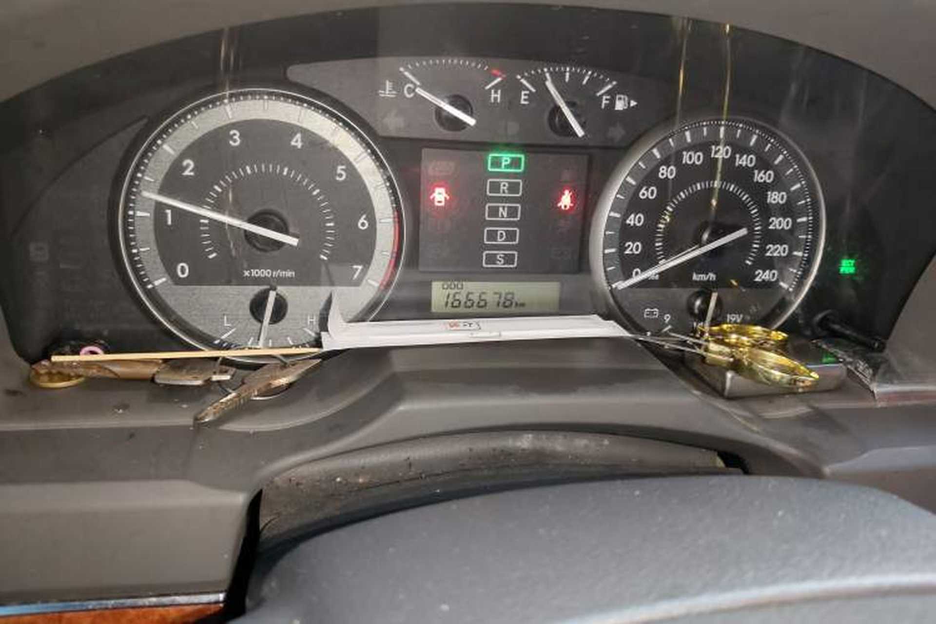 Used Toyota Land Cruiser 2015 4.0L V6 Middle East Limited Edition Odometer Close Up