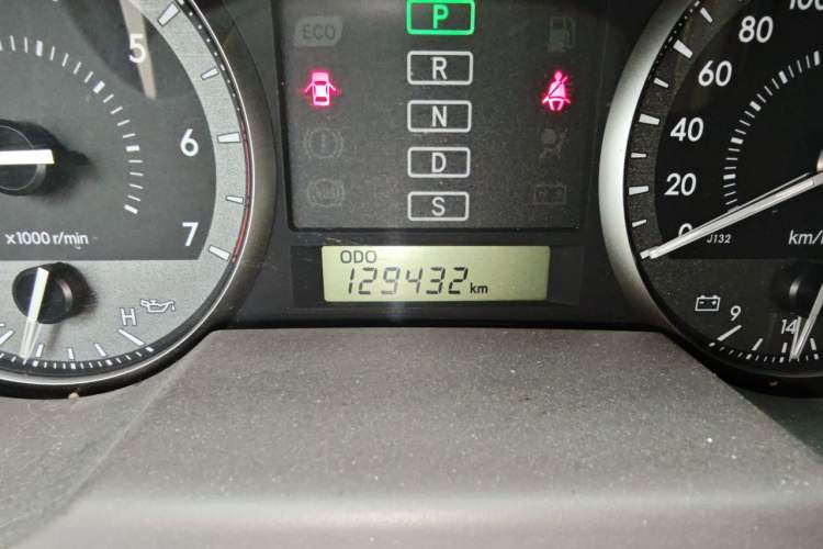 Used Toyota Land Cruiser 2015 4.0L V6 Middle East Low-Trim Version Odometer Close Up