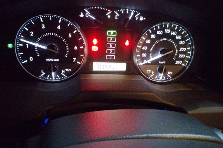 Used Toyota Land Cruiser 2015 4.0L V6 Middle East Limited Edition Odometer Close Up