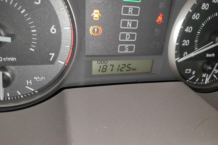 Used Toyota Land Cruiser 2015 4.0L 5-Seater Middle East Version Odometer Close Up