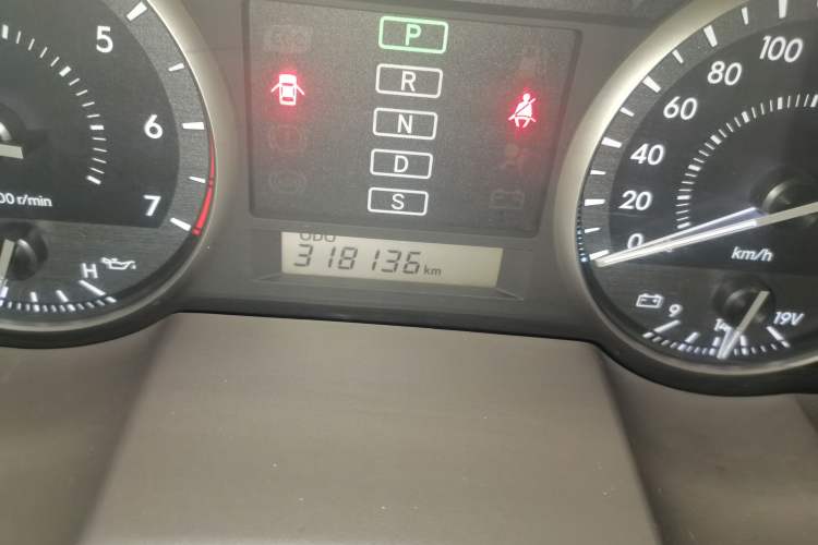 Used Toyota Land Cruiser 2015 4.6L V8 Middle East Limited Edition Odometer Close Up