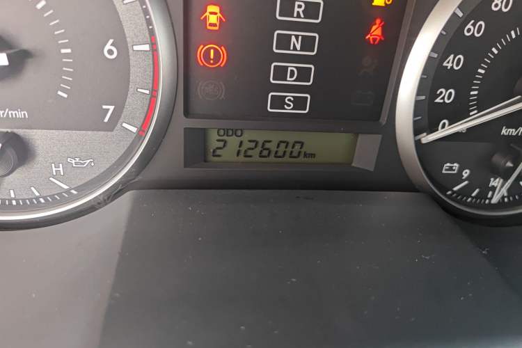 Used Toyota Land Cruiser 2015 4.0L V6 Middle East Low-Trim Version Odometer Close Up