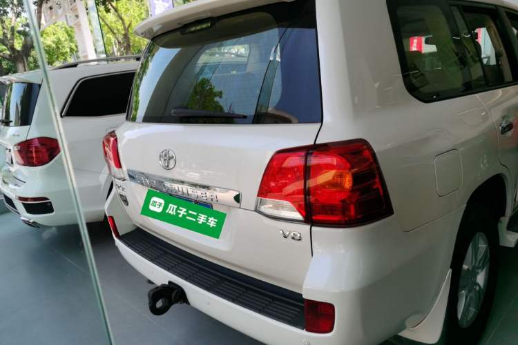 Used Toyota Land Cruiser 2015 4.6L V8 Low-Power Version Middle East Edition Rear