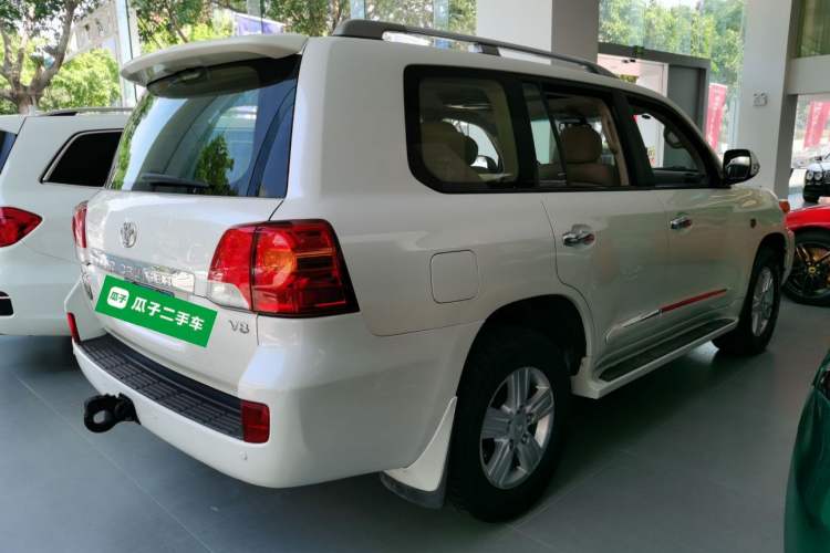Used Toyota Land Cruiser 2015 4.6L V8 Low-Power Version Middle East Edition Rear Right 45 Deg